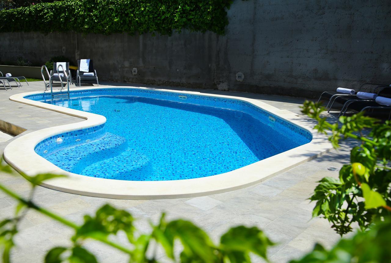 Apartments Nemira Exclusive Omiš Exteriör bild