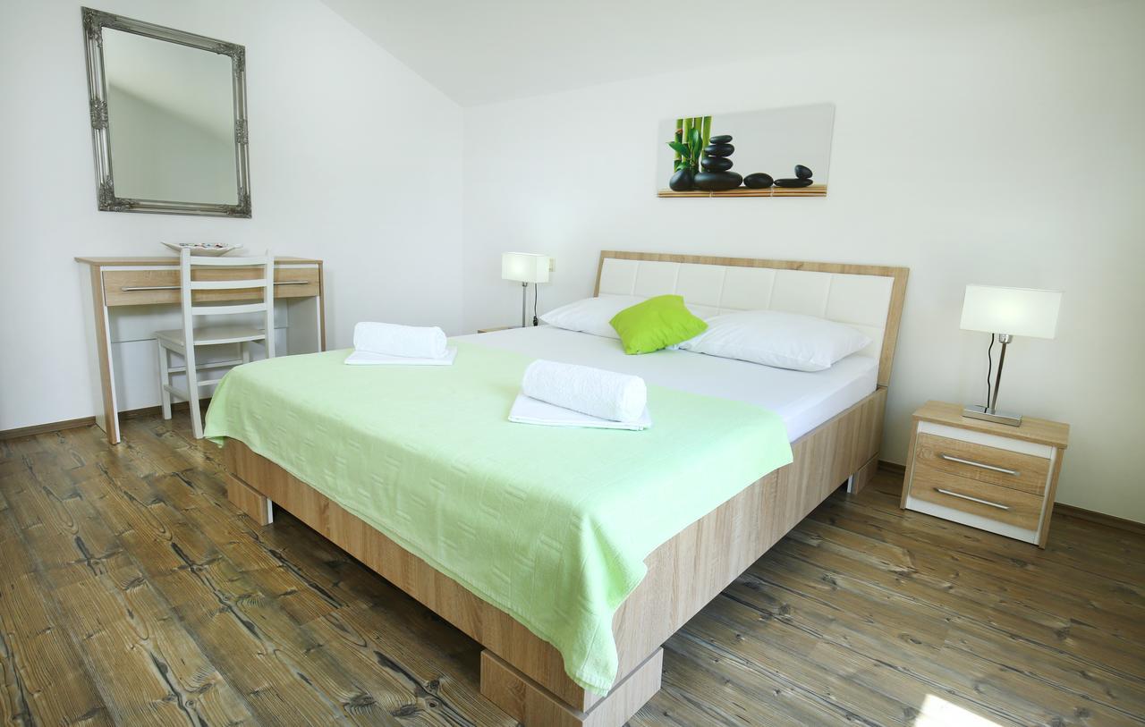 Apartments Nemira Exclusive Omiš Exteriör bild