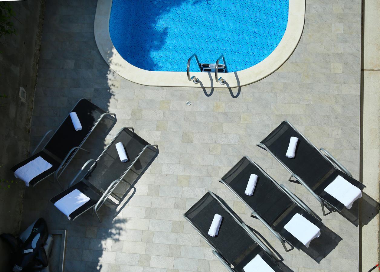 Apartments Nemira Exclusive Omiš Exteriör bild